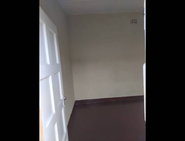 1 bed property to rent in HIGHLANDS NORTH